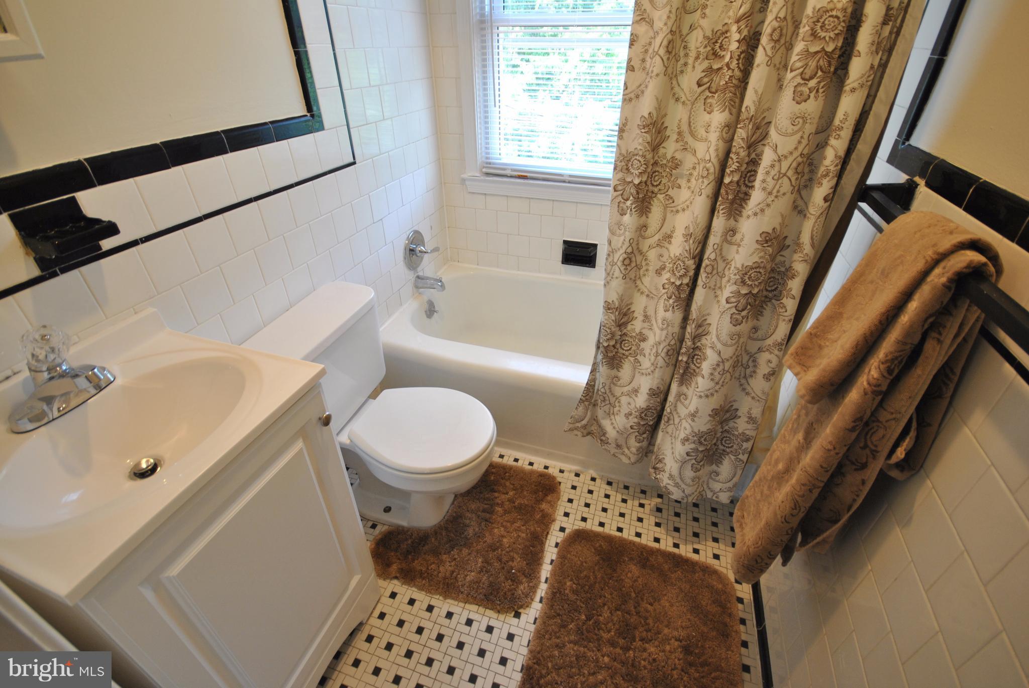 1110 Elm Road Baltimore, MD 21227 - Photo 16 of 30 Bath