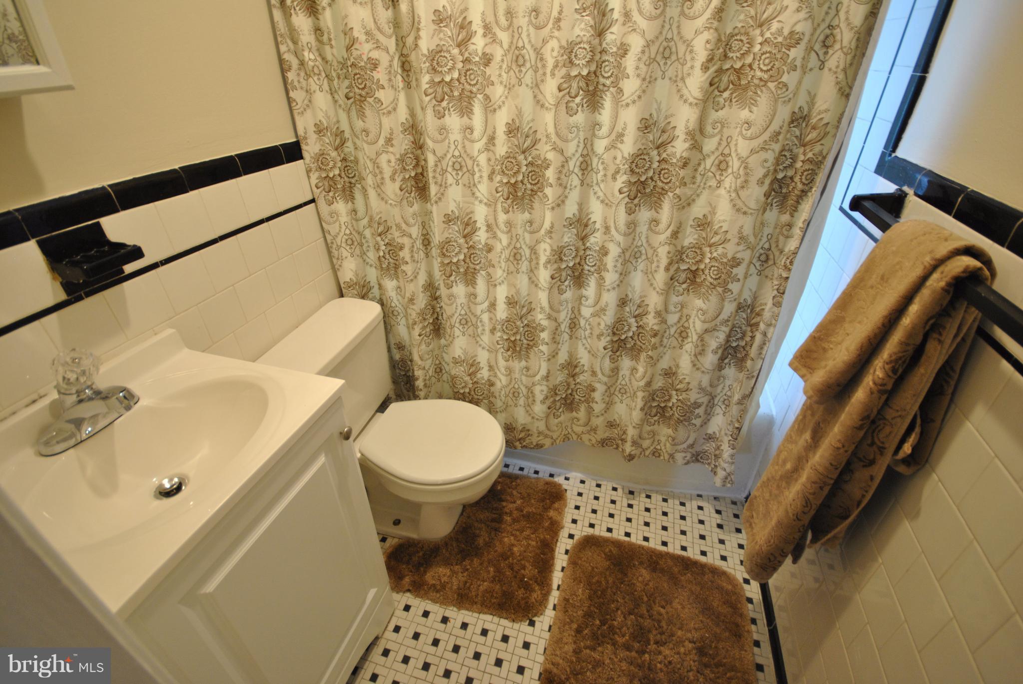 1110 Elm Road Baltimore, MD 21227 - Photo 17 of 30 Bath