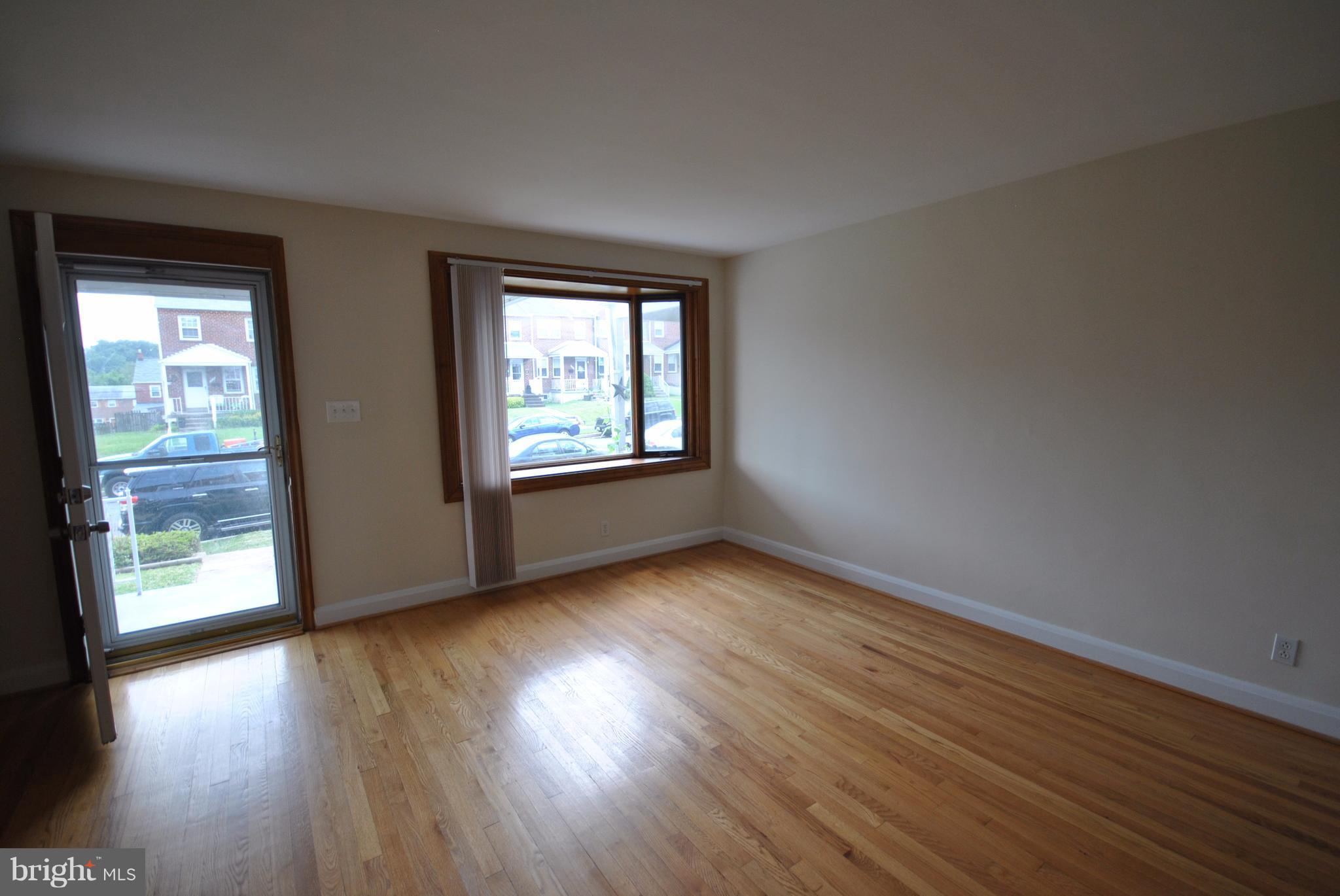 1110 Elm Road Baltimore, MD 21227 - Photo 3 of 30 Living Room