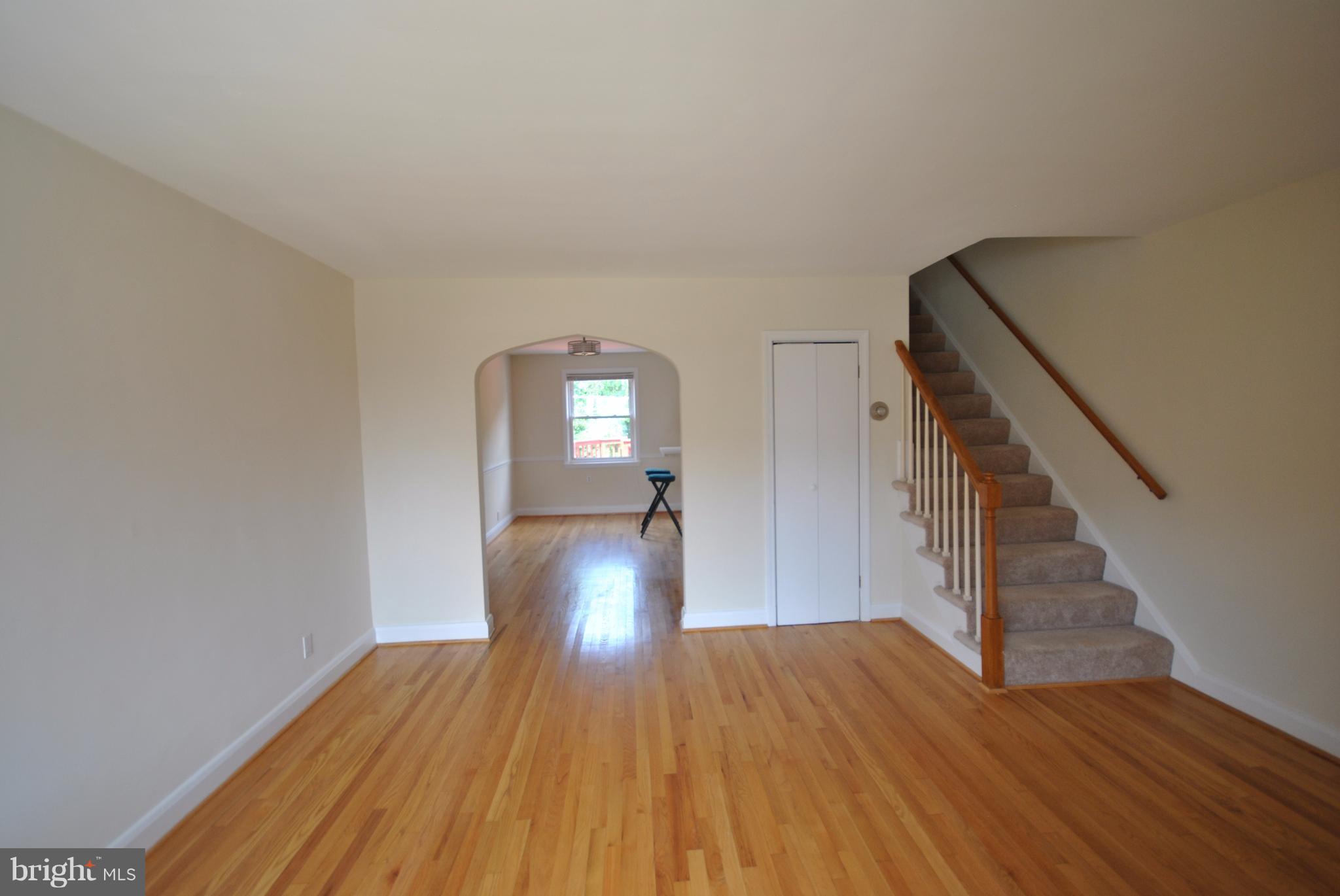 1110 Elm Road Baltimore, MD 21227 - Photo 6 of 30 Living Room