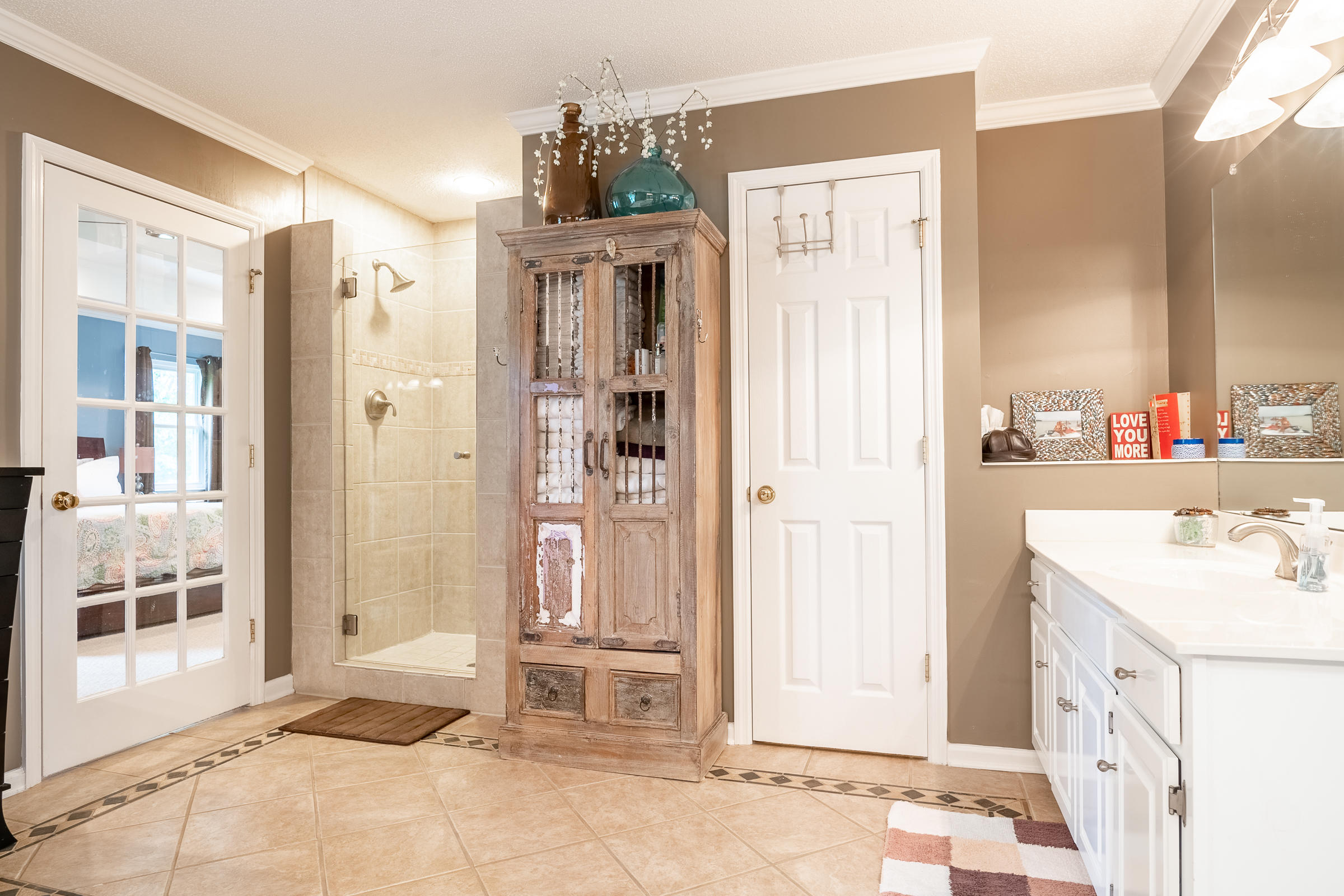 9403 Shadow Point Circle Chattanooga, TN 37421 - Photo 22 of 55 Master Bathroom