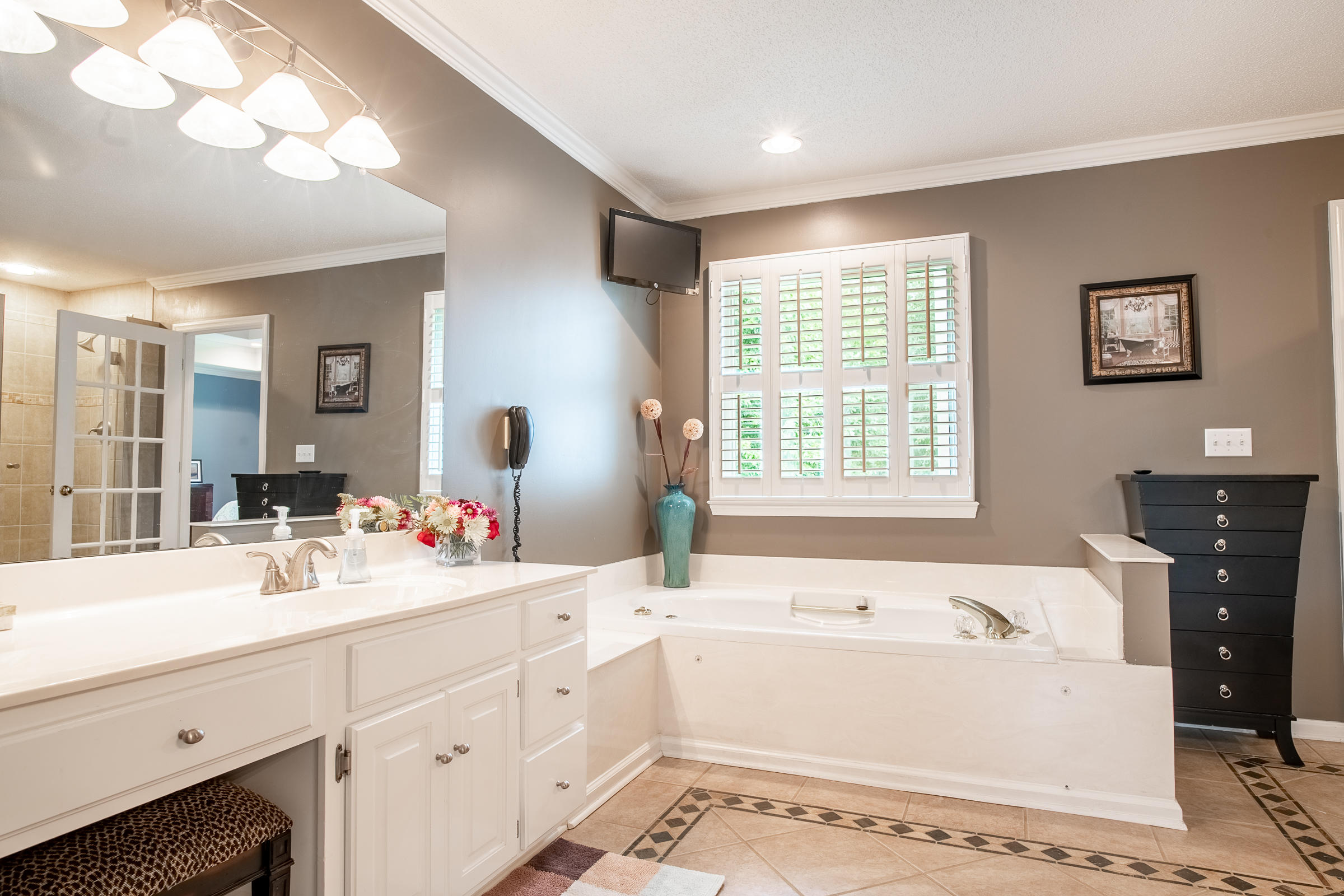 9403 Shadow Point Circle Chattanooga, TN 37421 - Photo 23 of 55 Master Bathroom