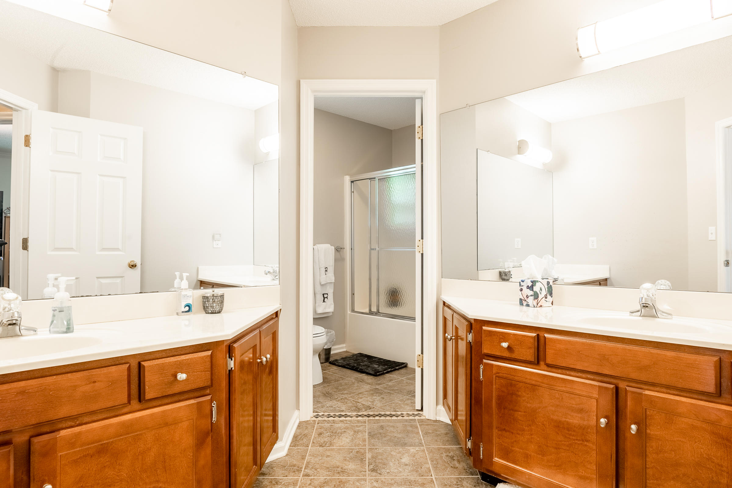 9403 Shadow Point Circle Chattanooga, TN 37421 - Photo 33 of 55 Full Bathroom