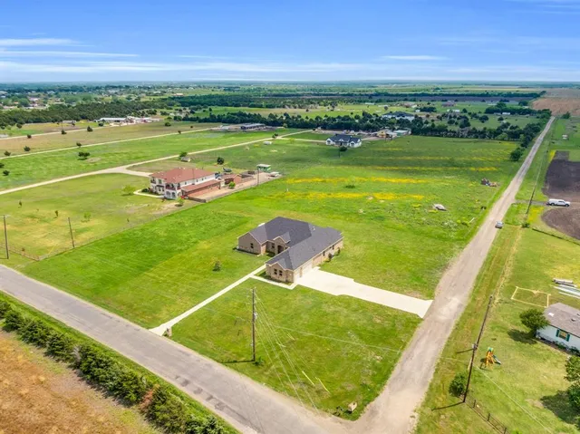 $630,000 | 350 Farrar Road, Waxahachie, TX 75165