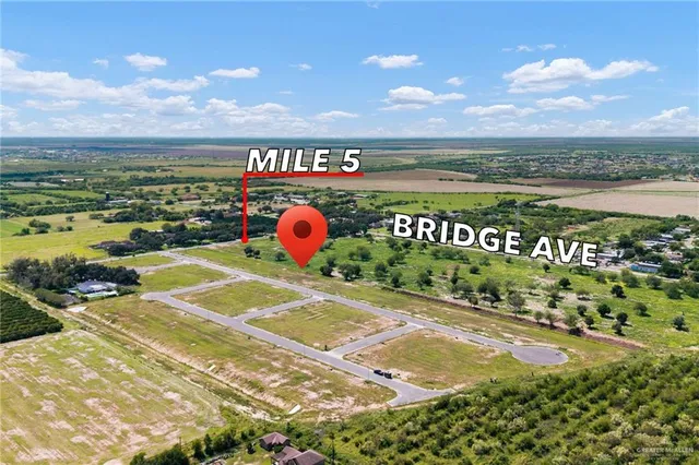 a view of an outdoor space