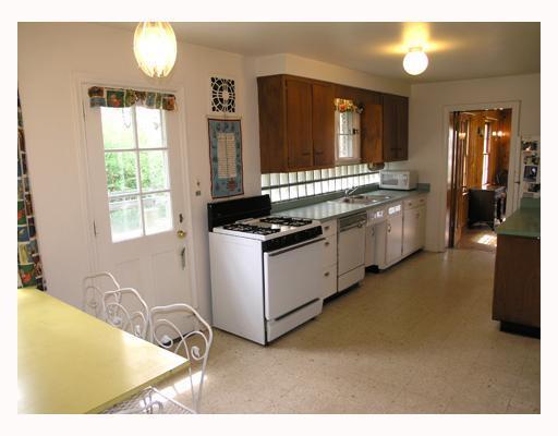 107 Buckingham Road Fox Chapel, PA 15215 - Photo 4 of 8 Kitchen.