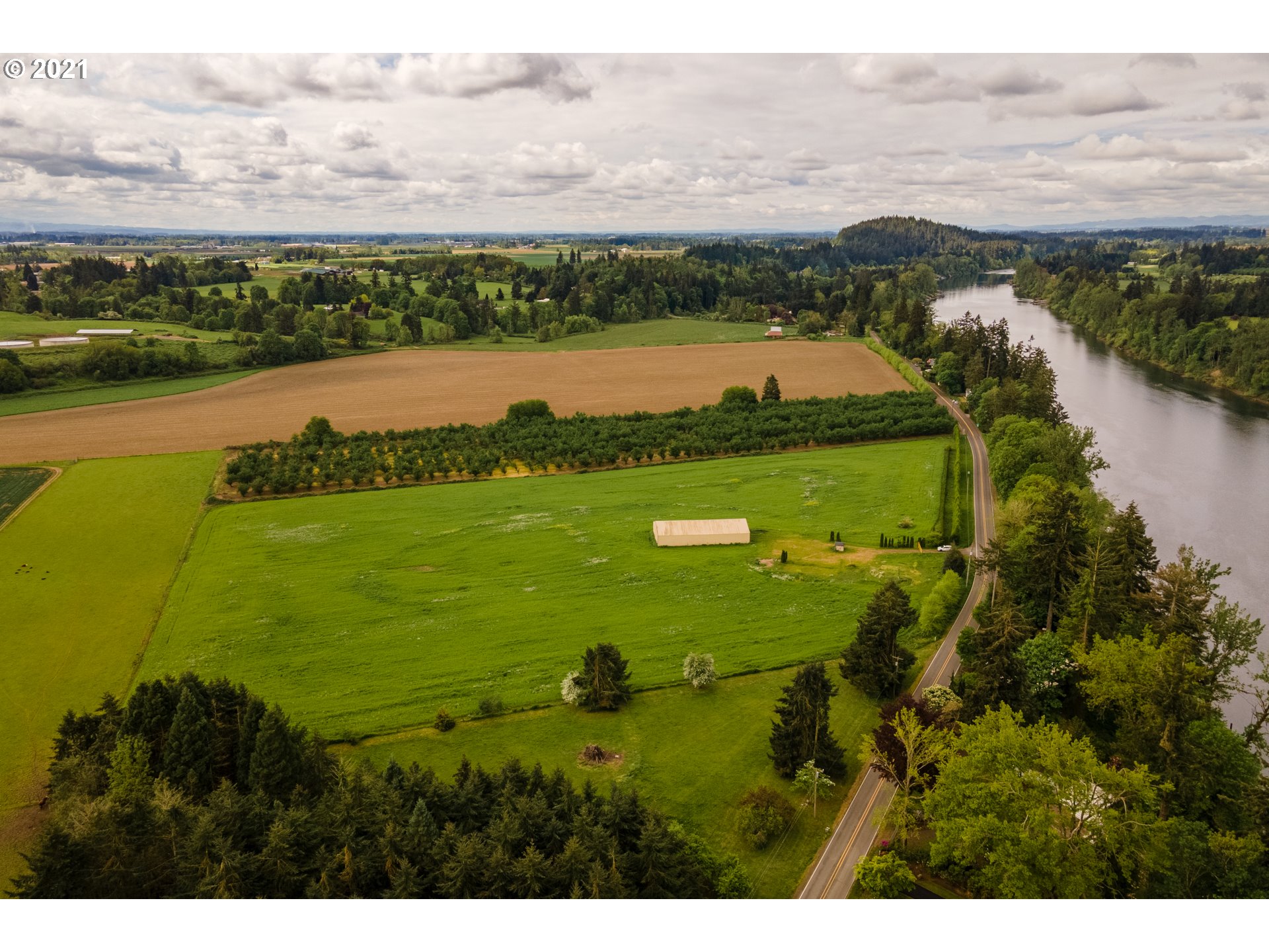 24560 Northeast Butteville Road Aurora, OR 97002 - Photo 4 of 23 Gallery Image 4