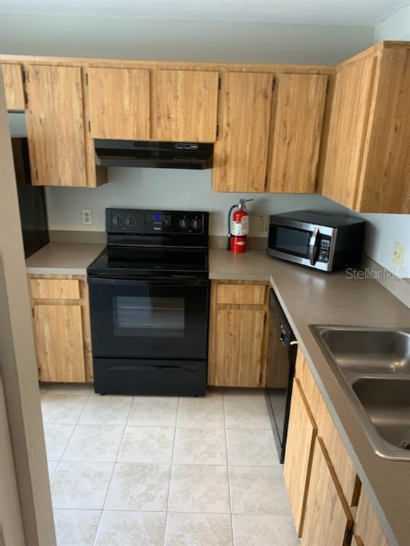 6206 Southwest 8th Lane Gainesville, FL 32607 - Photo 4 of 15 a kitchen with a stove and a sink