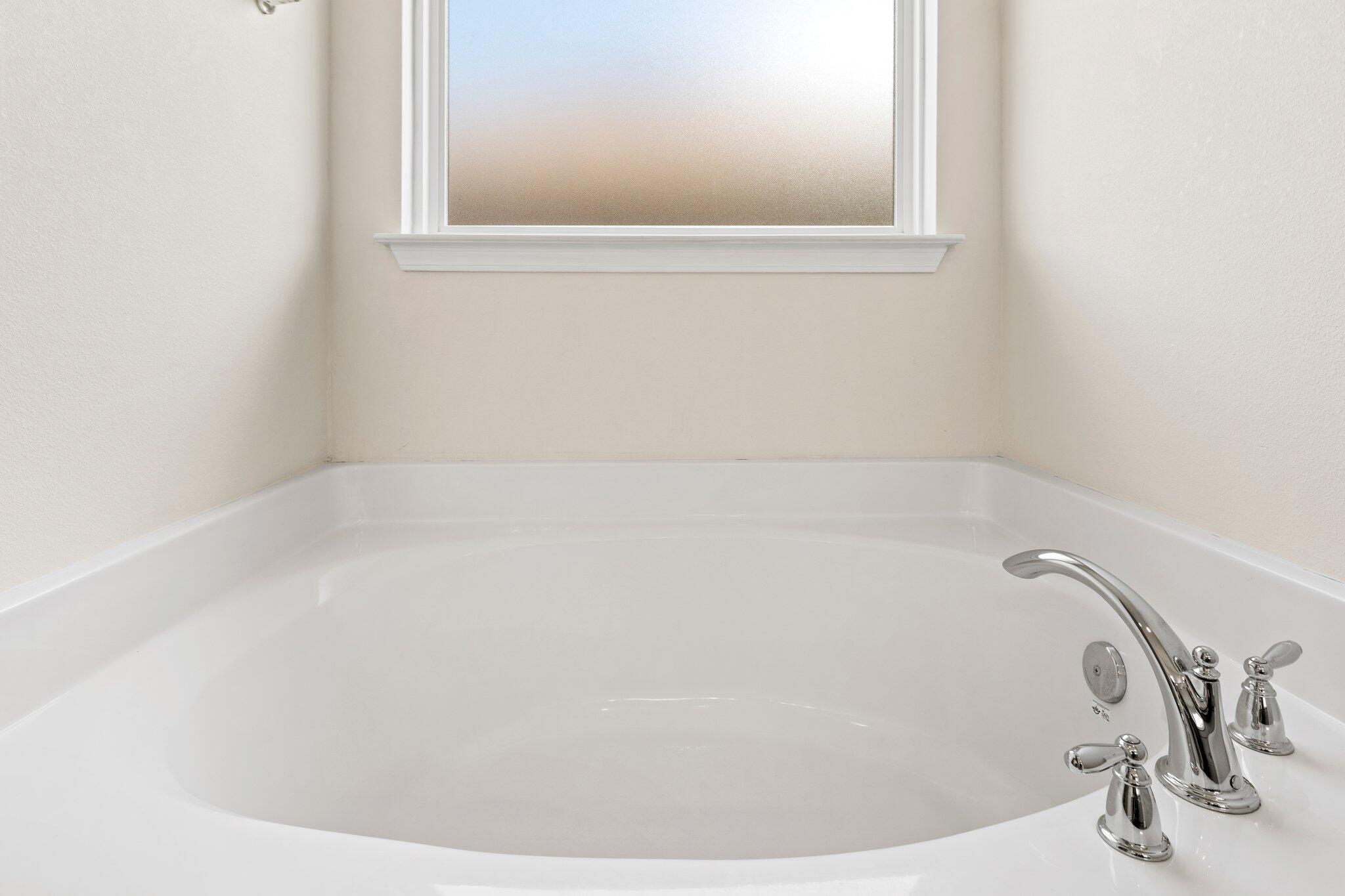 91 Sweet Tea Lane Freeport, FL 32439 - Photo 51 of 80 a bathroom with a bathtub