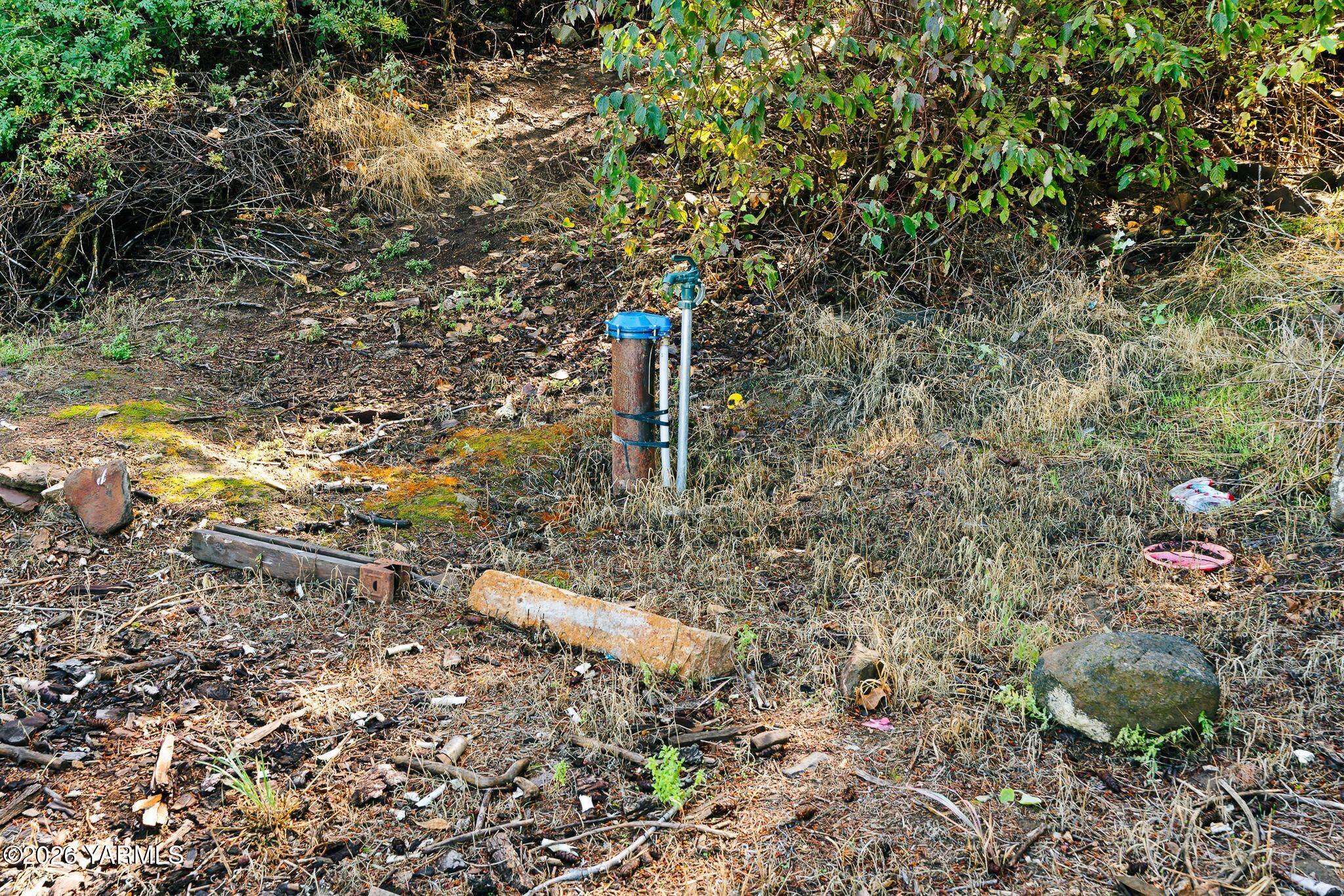 1540 South Naches Road Yakima, WA 98908 - Photo 15 of 35 Private well head