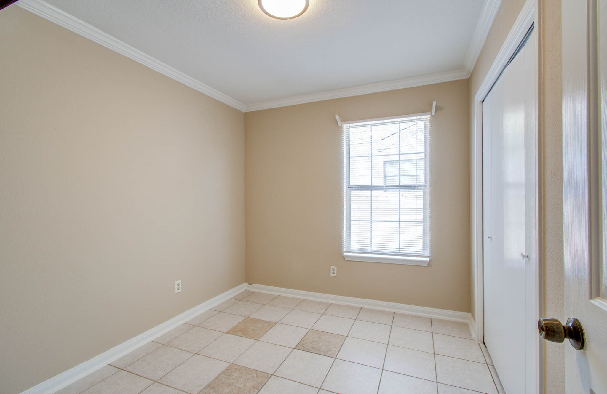 8942 Judwin Street Houston, TX 77075 - Photo 16 of 21 an empty room with windows