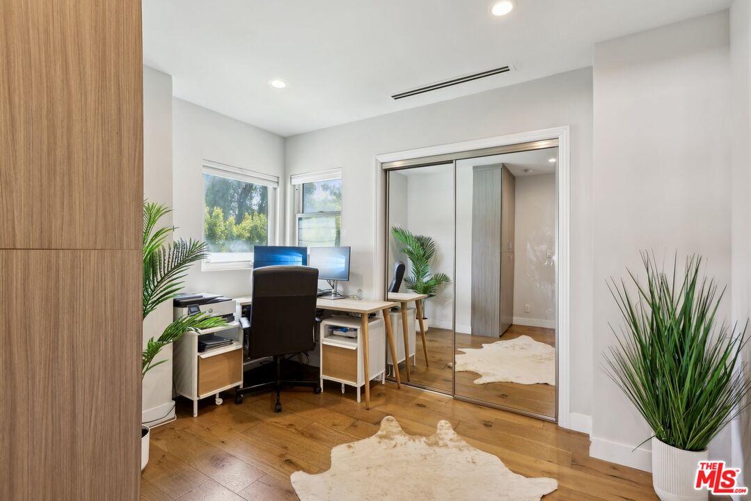 1506 Walgrove Avenue Los Angeles, CA 90066 - Photo 13 of 25 a workspace with furniture and a potted plant