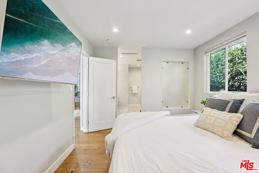 1506 Walgrove Avenue Los Angeles, CA 90066 - Photo 17 of 25 a bedroom with a bed and a couch