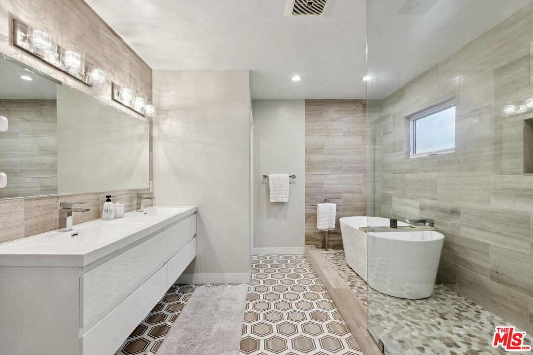 1506 Walgrove Avenue Los Angeles, CA 90066 - Photo 18 of 25 a bathroom with a sink and mirror