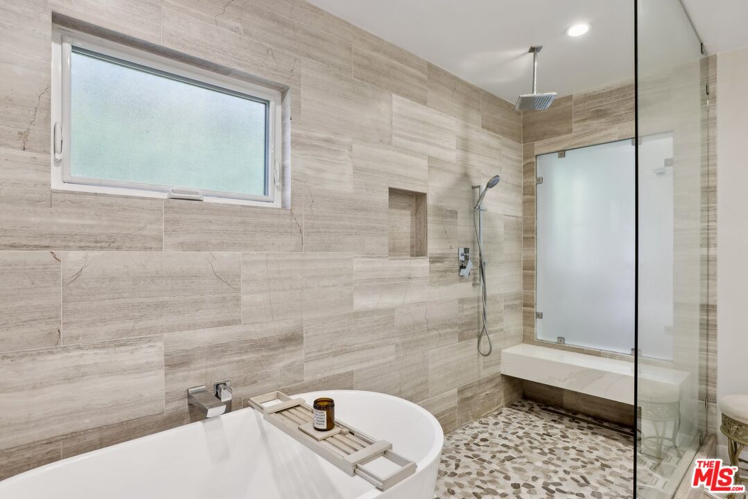 1506 Walgrove Avenue Los Angeles, CA 90066 - Photo 19 of 25 a bathroom with a sink toilet and shower