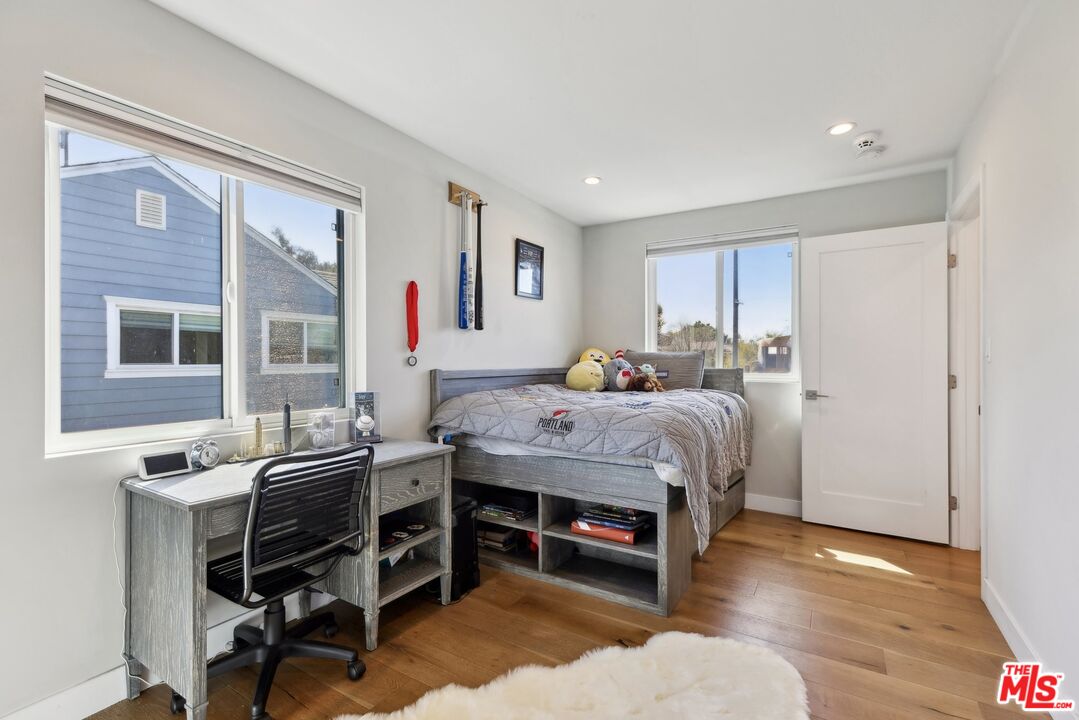 1506 Walgrove Avenue Los Angeles, CA 90066 - Photo 21 of 25 a bedroom with a bed and a table in it