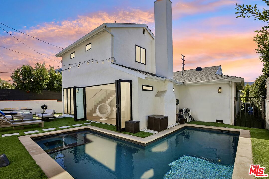 1506 Walgrove Avenue Los Angeles, CA 90066 - Photo 22 of 25 a view of a house with pool table and chairs