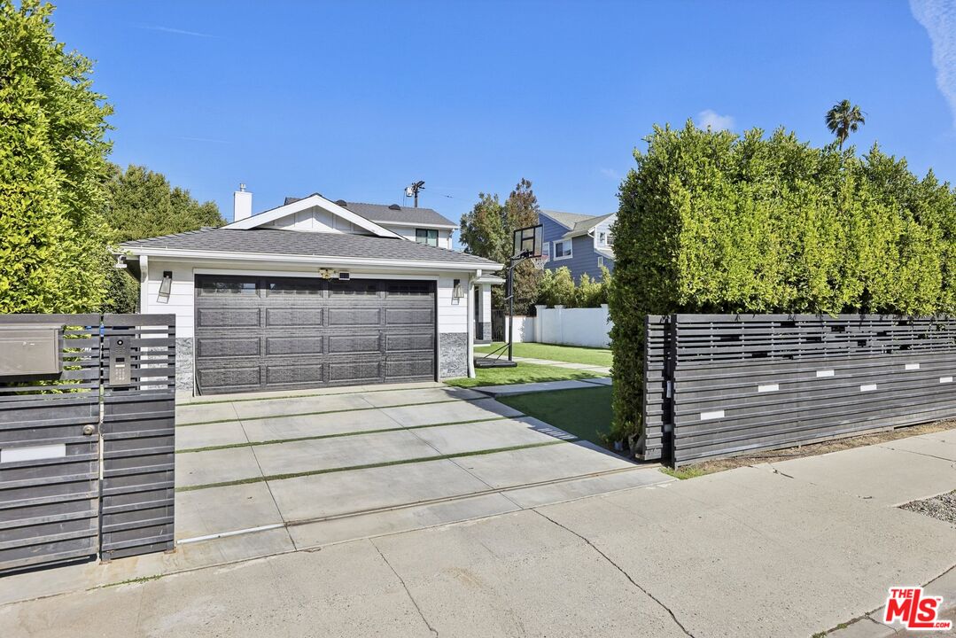 1506 Walgrove Avenue Los Angeles, CA 90066 - Photo 25 of 25 a front view of a house with a garage