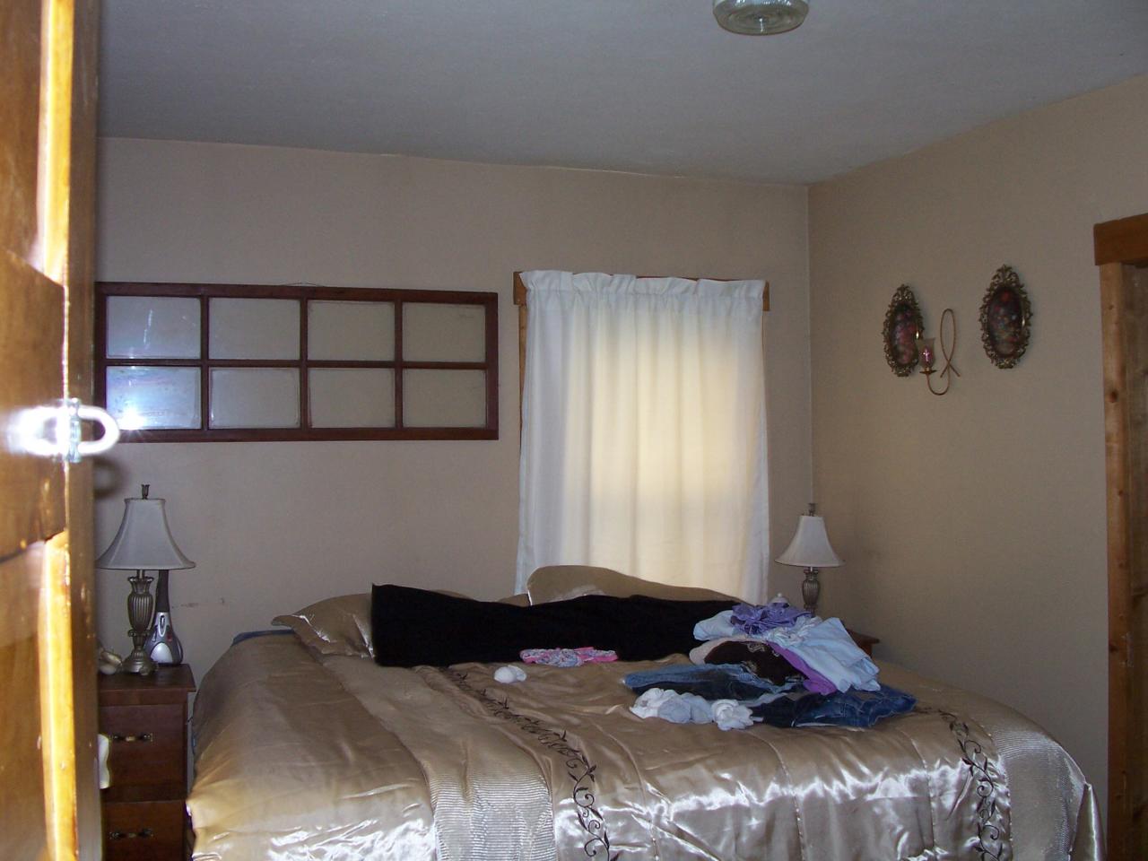 37 Vaughn Road Frankford, WV 24938 - Photo 11 of 21 Master bedroom on the main floor