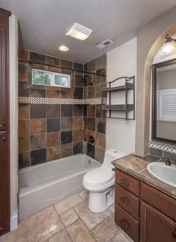 a view of a back yard of the house