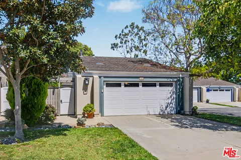 $1,390,000 | 19525 Starfish Lane, Huntington Beach, CA 92648
