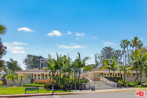 $1,390,000 | 19525 Starfish Lane, Huntington Beach, CA 92648