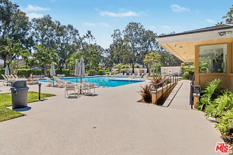 $1,390,000 | 19525 Starfish Lane, Huntington Beach, CA 92648