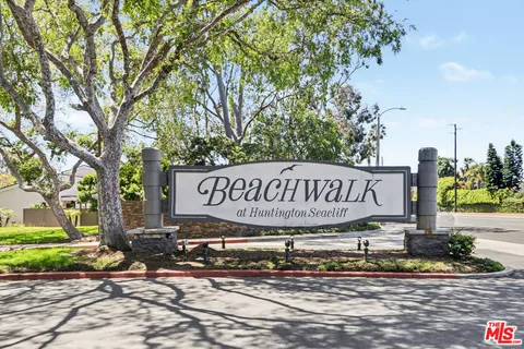 $1,390,000 | 19525 Starfish Lane, Huntington Beach, CA 92648