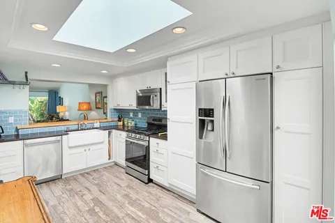 $1,390,000 | 19525 Starfish Lane, Huntington Beach, CA 92648