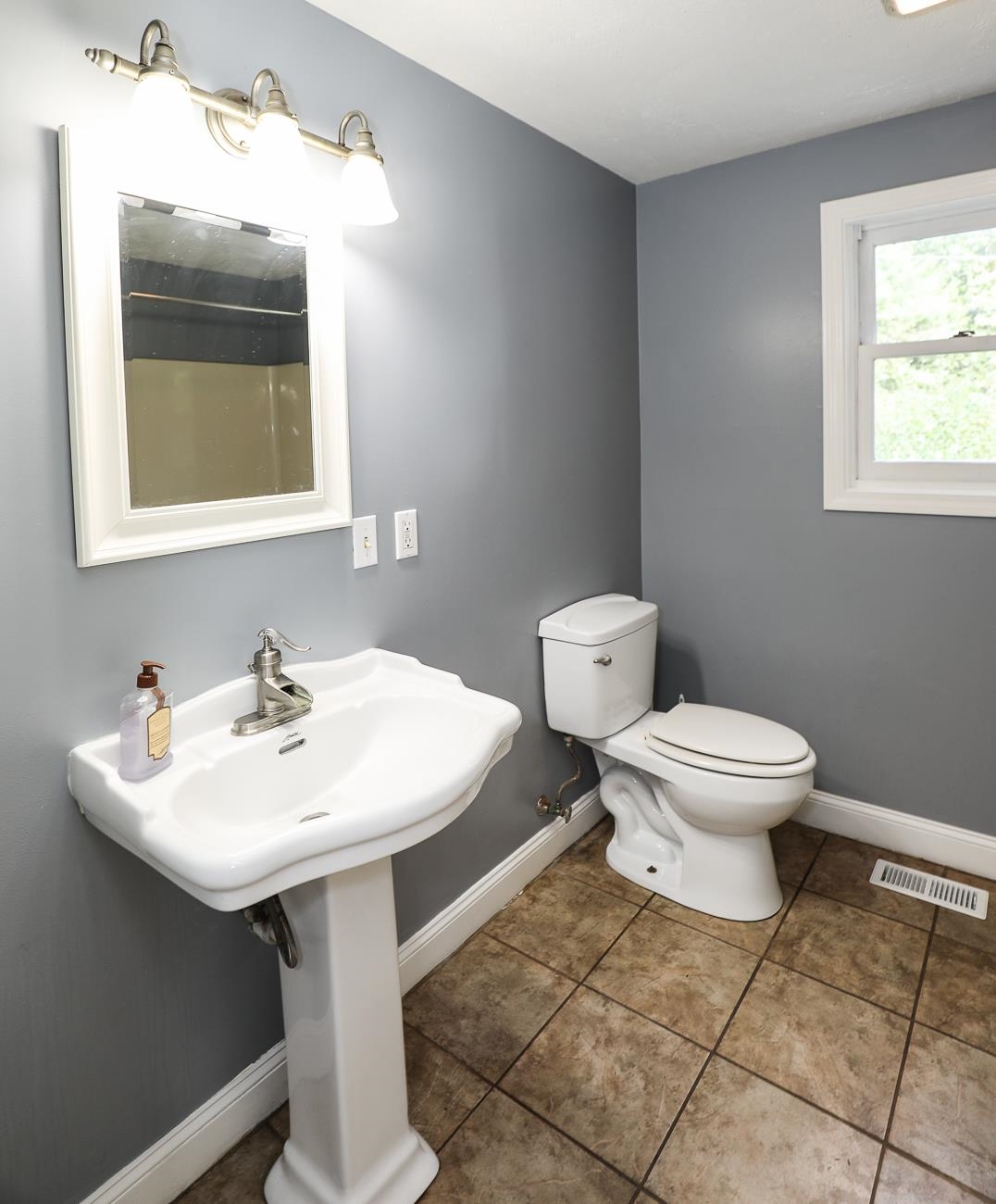 115 Reservoir Road Deering, NH 03244 - Photo 19 of 39