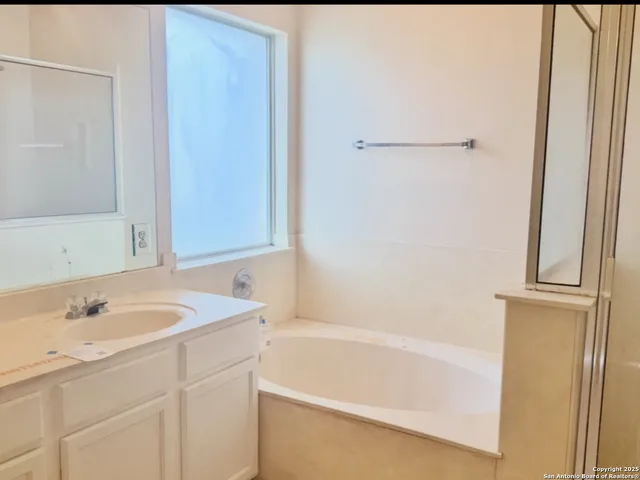 $259,900 | 135 Muirfield Lane, La Vernia, TX 78121