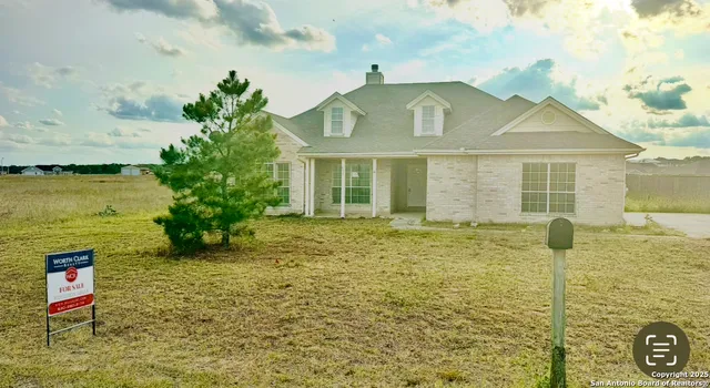 $259,900 | 135 Muirfield Lane, La Vernia, TX 78121