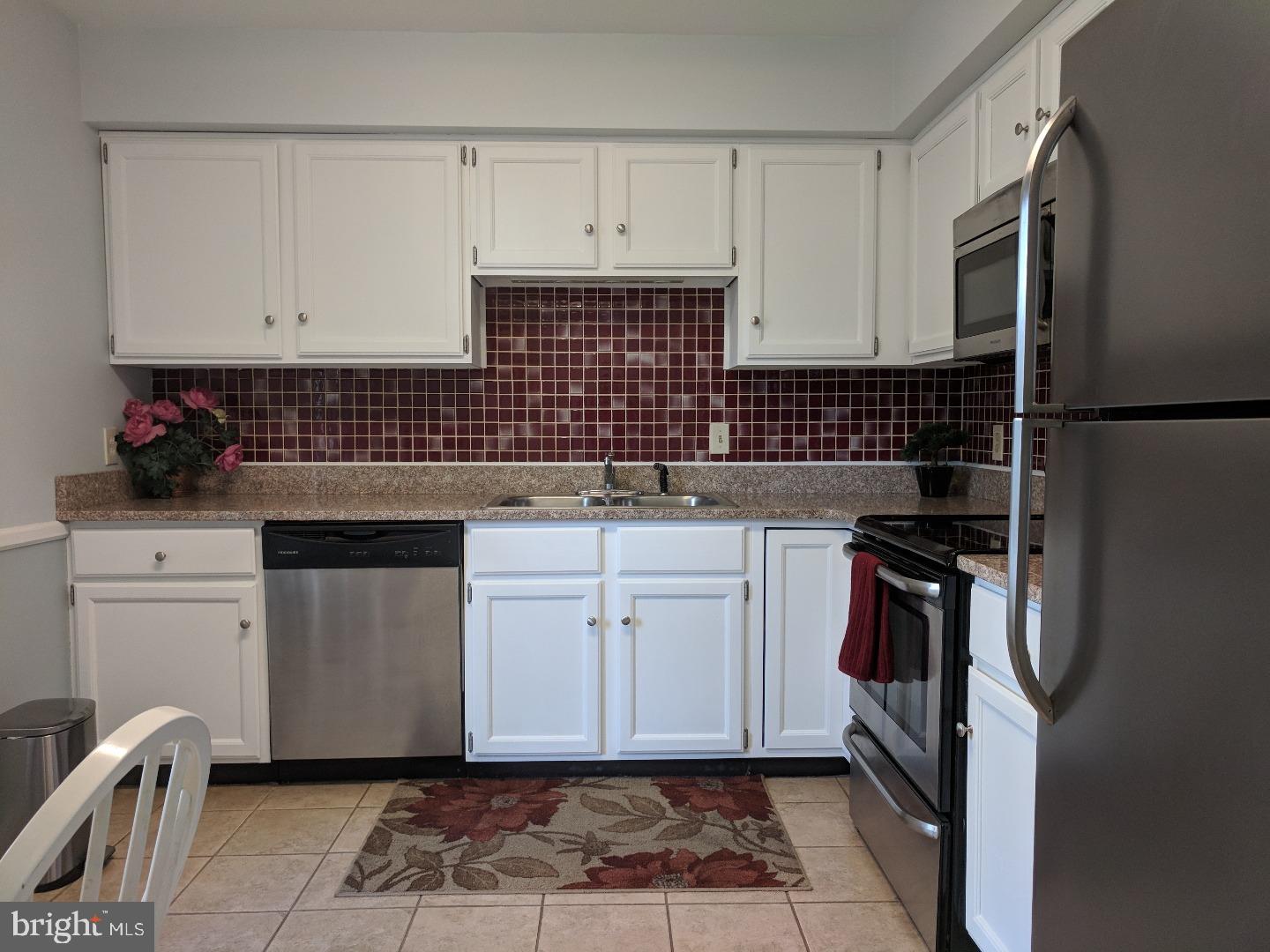 135 Valley Stream Lane Chesterbrook, PA 19087 - Photo 4 of 21 Gallery Image 4