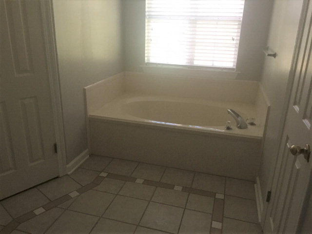 103 Betty Circle Daphne, AL 36526 - Photo 13 of 15 master tub