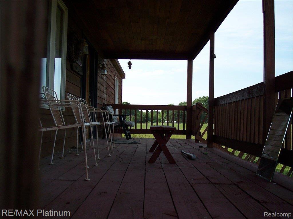 11259 North Owosso Road Fowlerville, MI 48836 - Photo 10 of 25 HUGE PORCHES