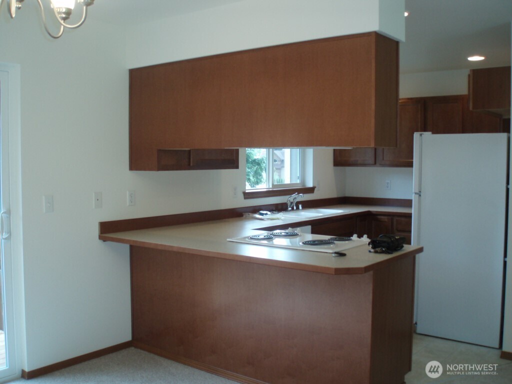 7223 Vandermark Road East Bonney Lake, WA 98391 - Photo 4 of 40