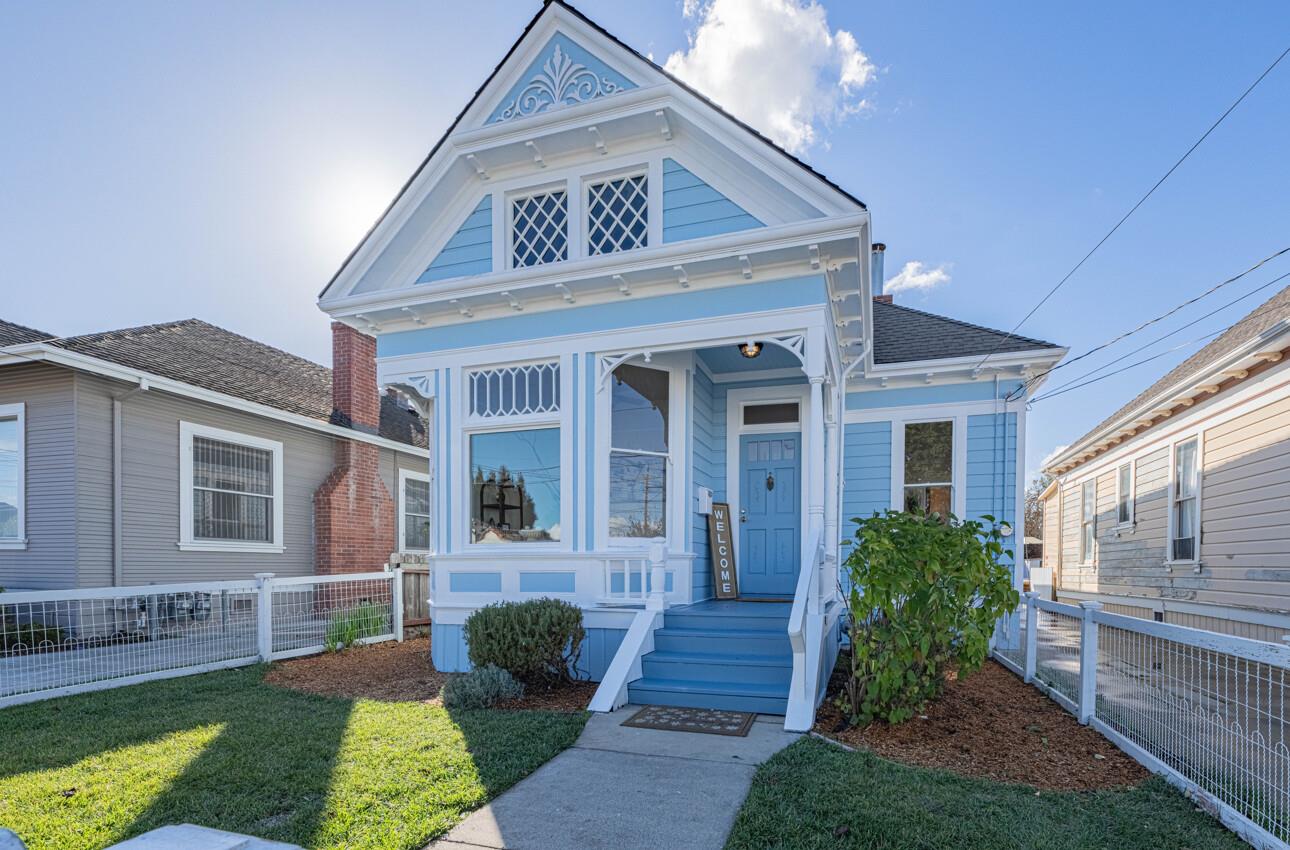 332 Capitol Street Salinas, CA 93901 - Photo 3 of 41 a front view of a house with garden