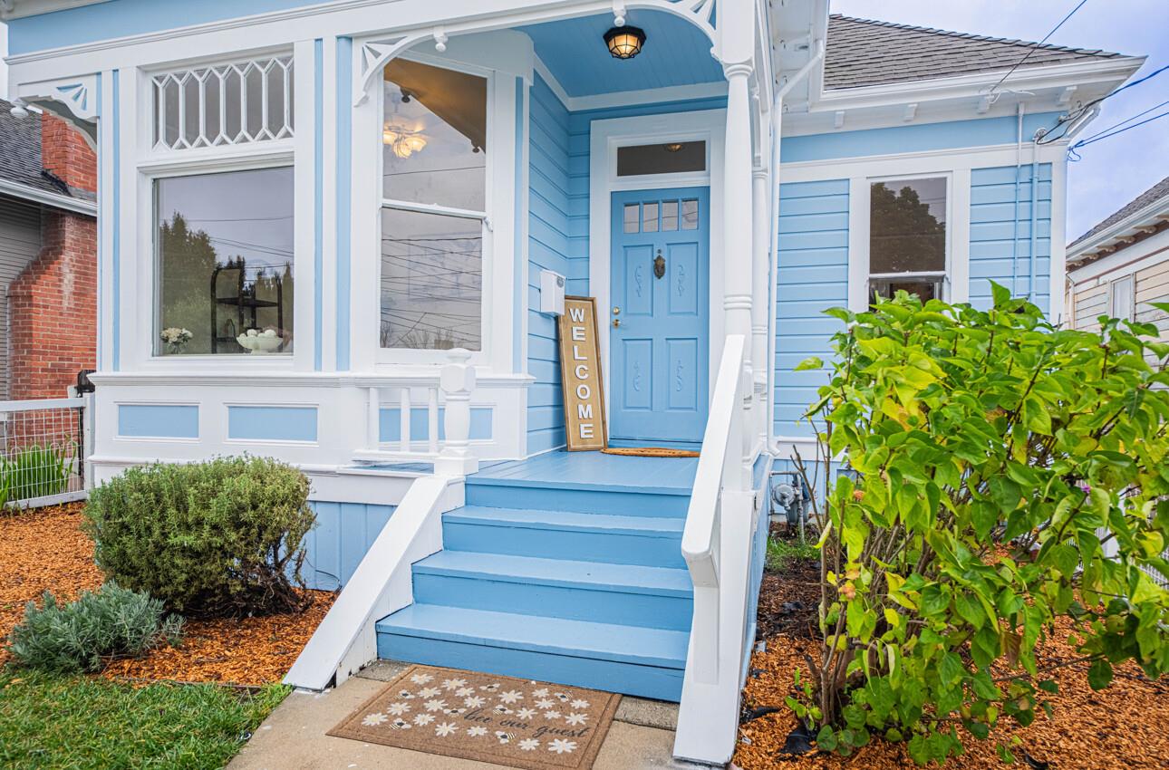 332 Capitol Street Salinas, CA 93901 - Photo 4 of 41 a front view of a house with a garden