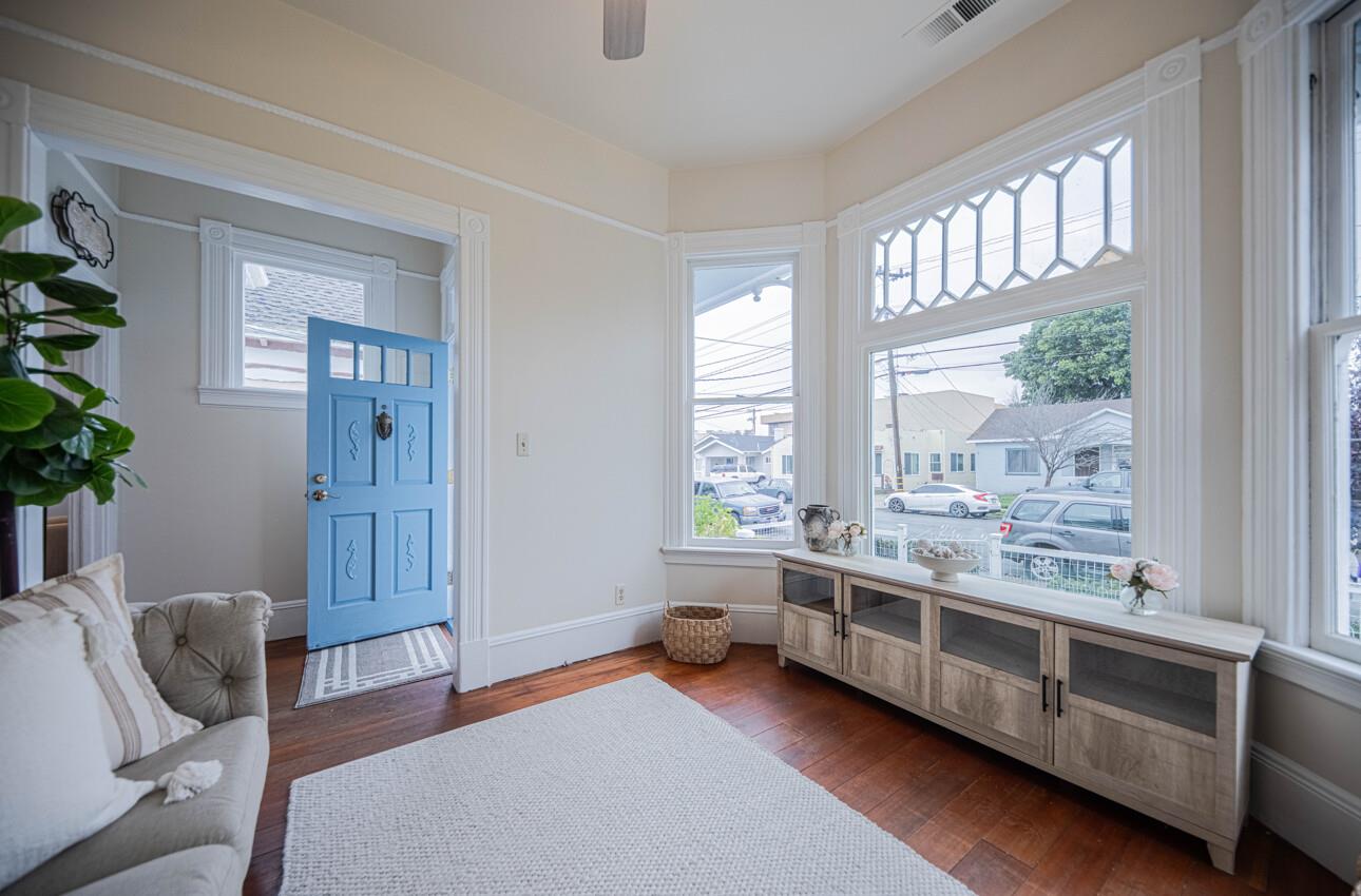 332 Capitol Street Salinas, CA 93901 - Photo 7 of 41 a room with window