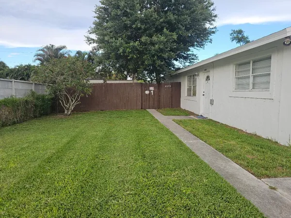 $2,400 | 8576 Sunset Drive, Unit 1, Palm Beach Gardens, FL 33410