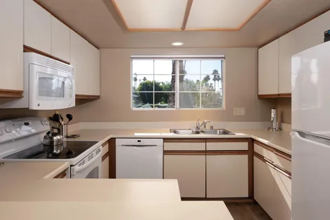 $279,000 | 505 South Farrell Drive, Unit D18, Palm Springs, CA 92264