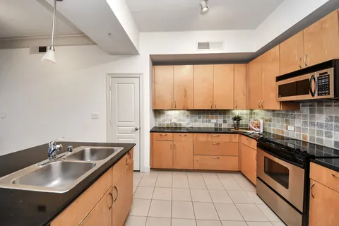 $399,900 | 3333 Allen Parkway, Unit 1807, Houston, TX 77019