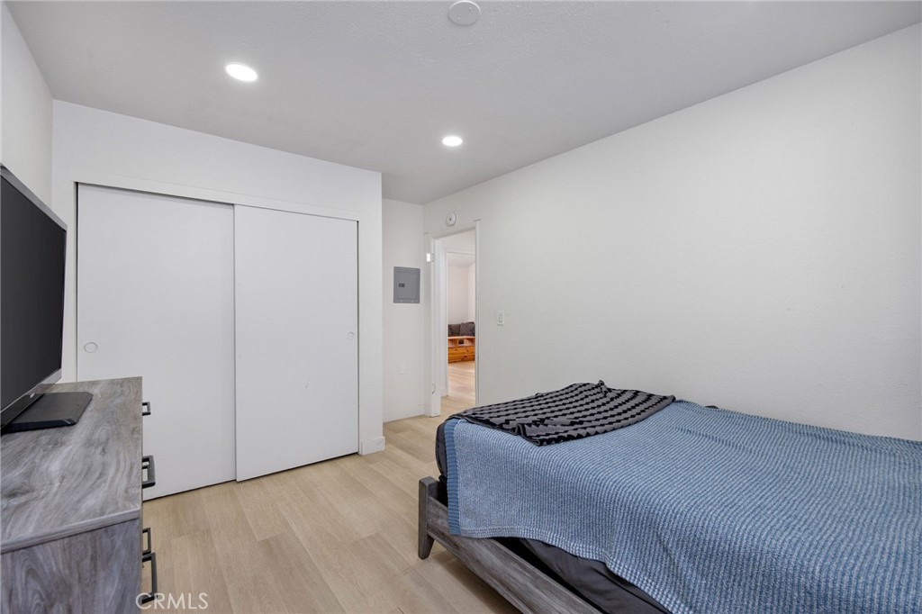 204 Springfield Avenue Huntington Beach, CA 92648 - Photo 26 of 40 Unit B - Bedroom 2