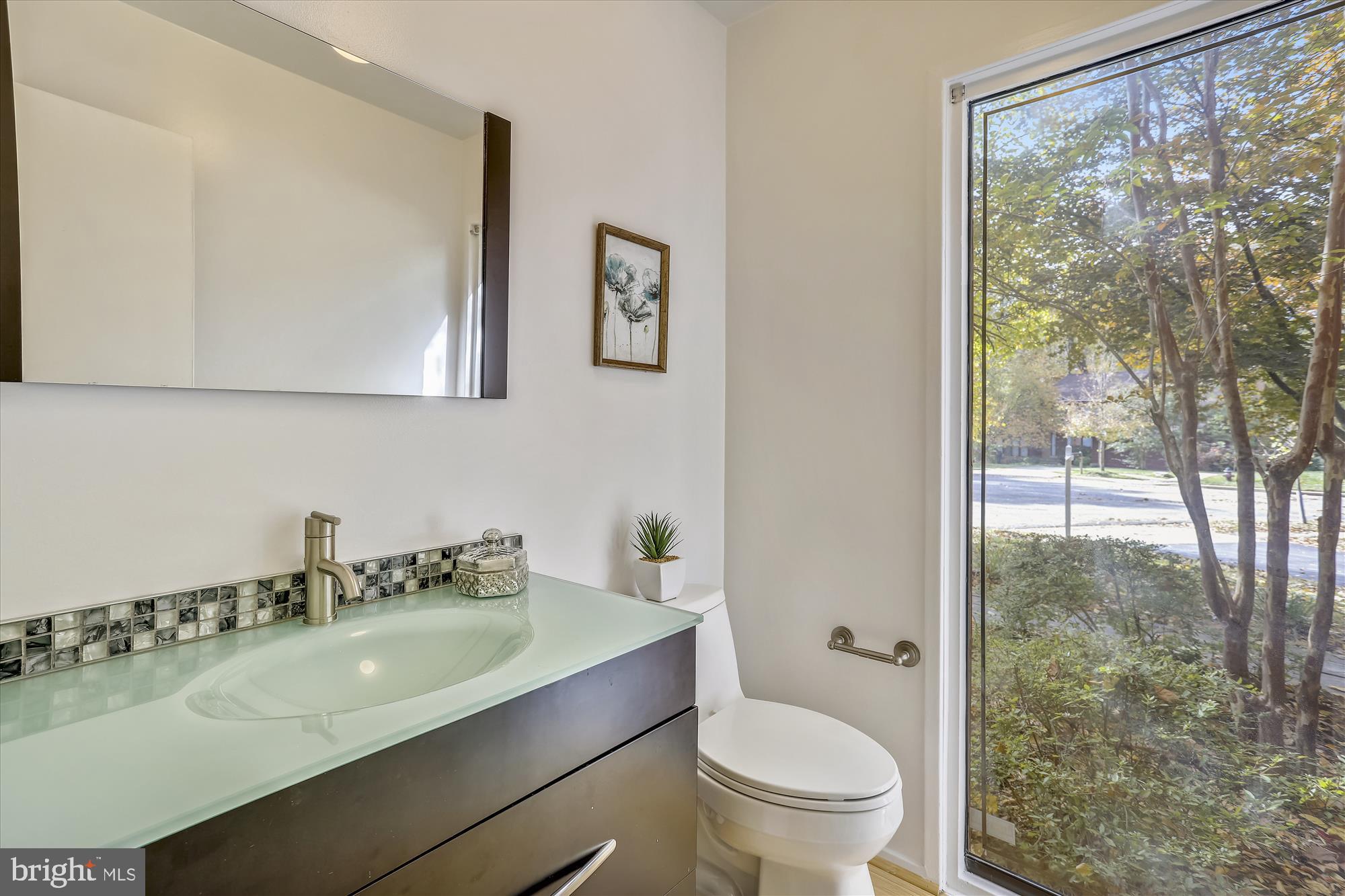 12 Scotch Mist Court Potomac, MD 20854 - Photo 21 of 50 Main floor powder room