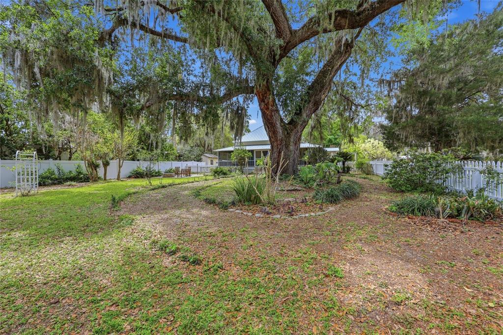 6070 Ave F McIntosh, FL 32664 - Photo 37 of 45