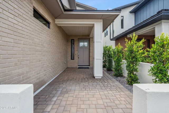 a view of a pathway of the house