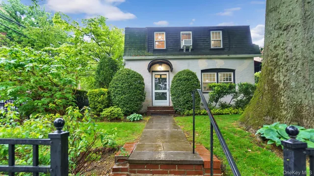 $550,000 | 19 Barstow Road, Unit G, Great Neck, NY 11021