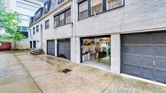 $550,000 | 19 Barstow Road, Unit G, Great Neck, NY 11021