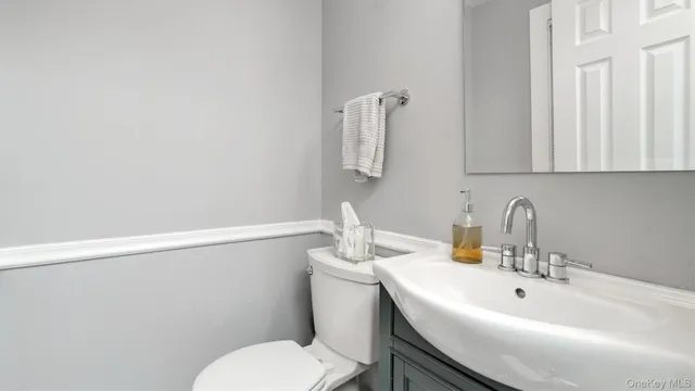 $550,000 | 19 Barstow Road, Unit G, Great Neck, NY 11021