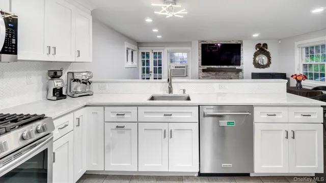 $550,000 | 19 Barstow Road, Unit G, Great Neck, NY 11021